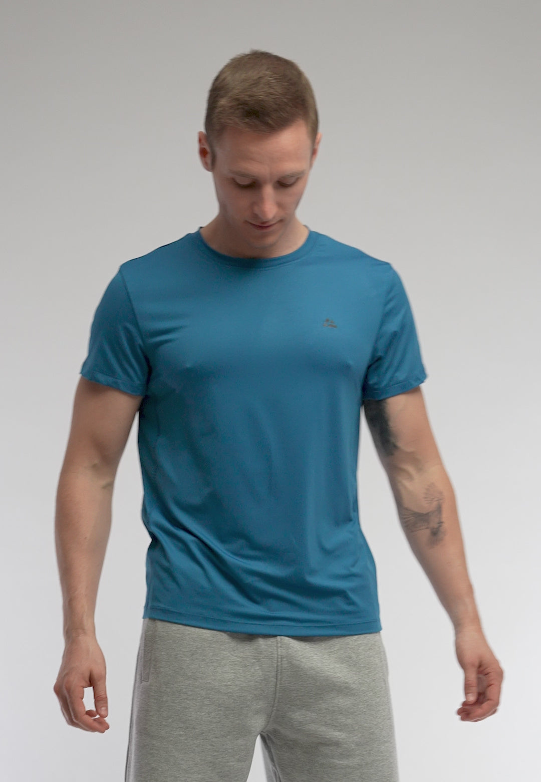 MEN'S SUSTAIN PERFORMANCE T-SHIRT (Outlet)