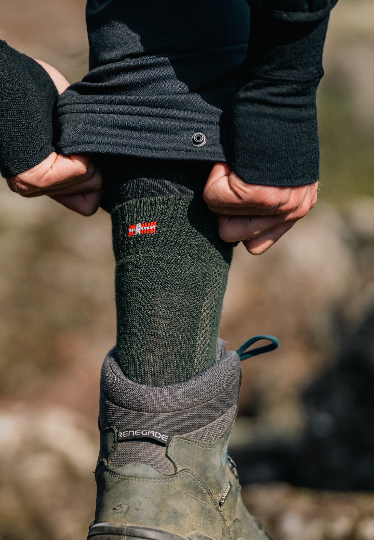 MERINO WOOL HIKING SOCKS